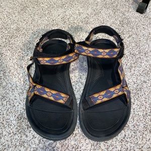 Teva women’s Hurricane XLT2 Strappy Sandal size 8